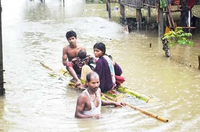 উত্তরবঙ্গের একাধিক এলাকায় কমলা সতর্কতা, বিপদসীমার ওপর দিয়ে বইছে জল