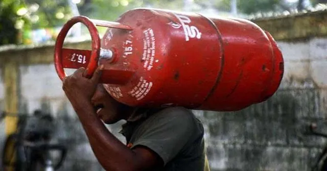 বাড়তে পারে  বাণিজ্যিক সিলিন্ডারের দাম