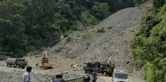 প্রবল বৃষ্টির জের, ফের কালিম্পিং-এ নামল ধস