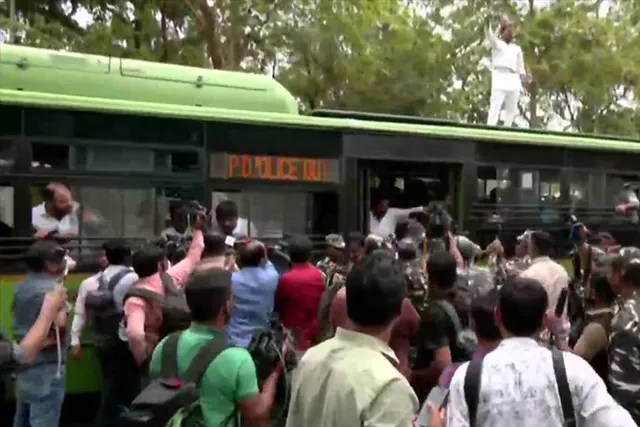 কংগ্রেসের বিক্ষোভে উত্তাল জাতীয় রাজনীতি