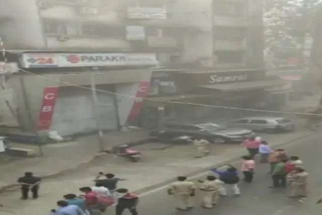 পারেখ হাসপাতালের পাশে পিৎজা রেস্তোরাঁয় আগুন: প্রথম মৃত্যুর খবর