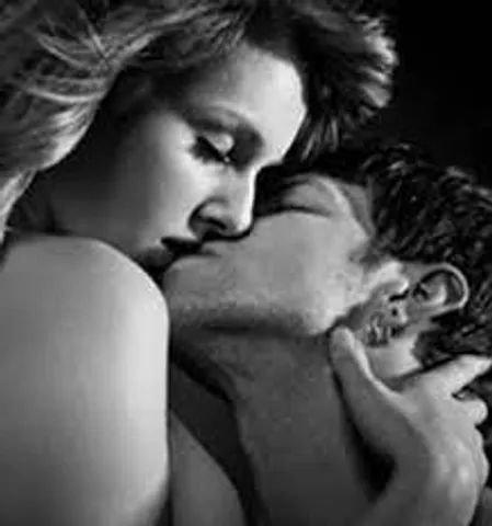 সে ফোন ধরছে না মানেই পরকীয়ায় ব্যস্ত?