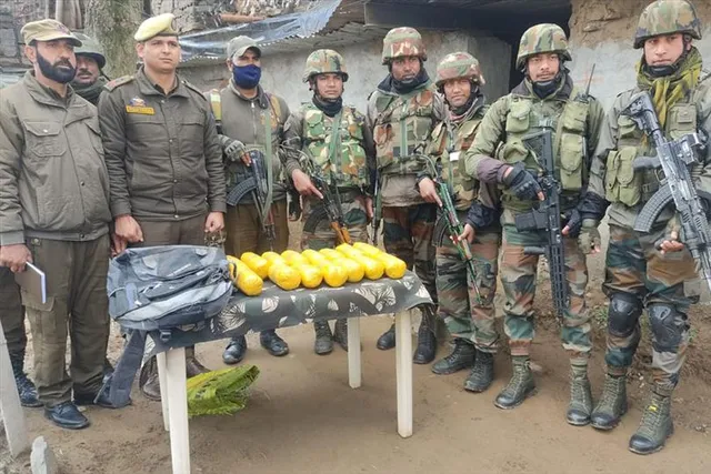 ১৫ প্যাকেট মাদক উদ্ধার করল পুলিশ ও সেনা