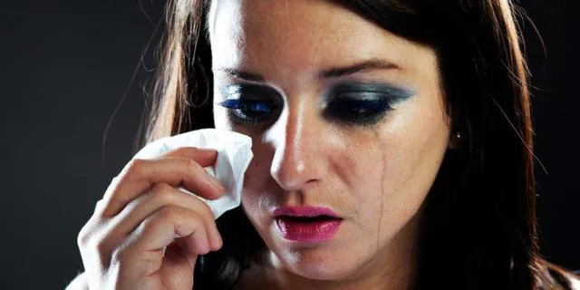 কান্নার উপকারিতা সম্বন্ধে জানলে আপনিও অবাক হবেন