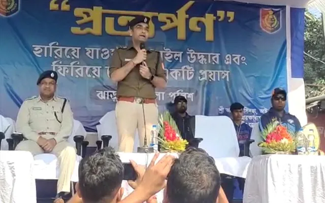 ১৭৬টি হারিয়ে যাওয়া মোবাইল ফিরিয়ে দিল পুলিশ