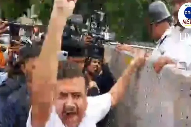 শুভেন্দু অধিকারীকে তোলা হল প্রিজন ভ্যানে