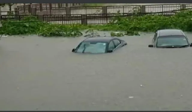 ব্যপক বৃষ্টিপাতের জেরে জলমগ্ন আগরতলা