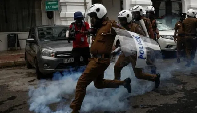 পতাকা চুরি করে বিছানার চাদর হিসাবে ব্যবহার,গ্রেপ্তার শ্রীলঙ্কার এক ব্যক্তি