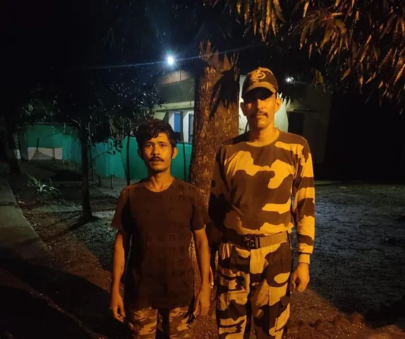 তালা সহ ১ পাচারকারীকে গ্রেফতার করল BSF