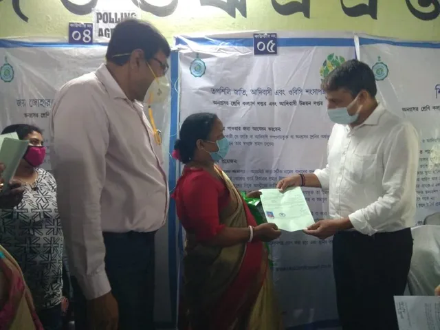 দ্বিতীয় দফায় 'দুয়ারে সরকার' পরিদর্শনে জেলাশাসক