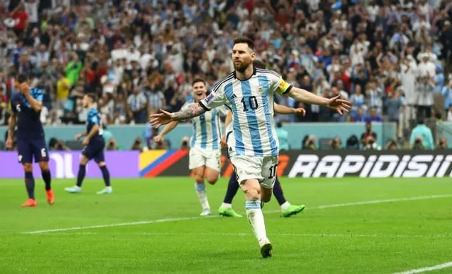 পেনাল্টি থেকে গোল করে দলকে এগিয়ে দিলেন লিওনেল মেসি