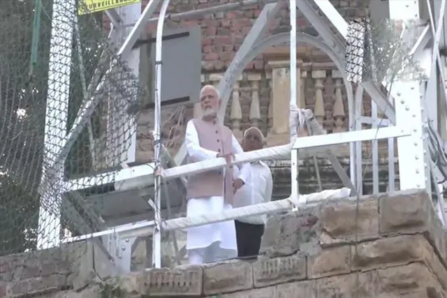 Morbi Bridge collapse: দুর্ঘটনাস্থলে গেলেন প্রধানমন্ত্রী, খতিয়ে দেখছেন পরিস্থিতি