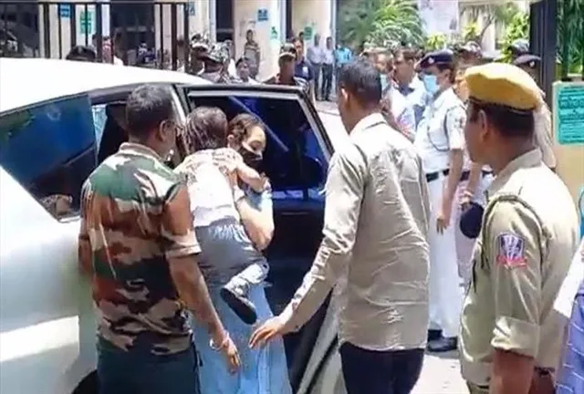 প্রায় ছ’ঘণ্টা পর সিজিও কমপ্লেক্স থেকে বেরোলেন রুজিরা