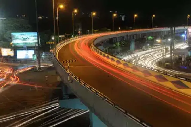 পরিত্যক্ত ব্যাগকে ঘিরে মা উড়ালপুলে বোমাতঙ্ক