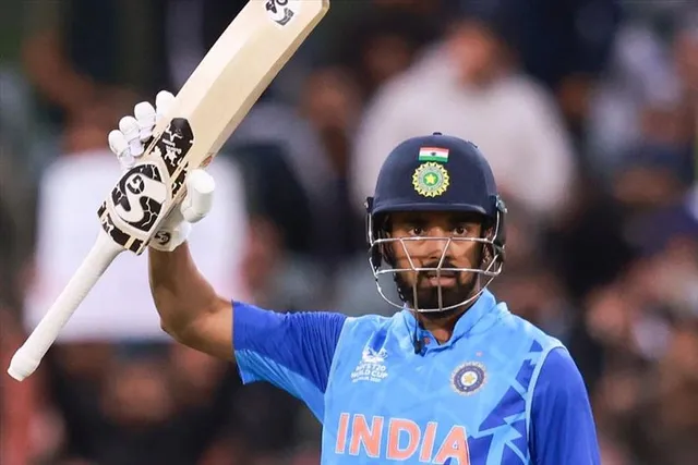 আউট লোকেশ রাহুল