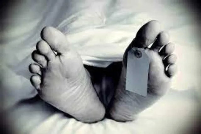 বাখরাবাদ স্টেশনে দাঁড় করিয়ে রাখা নতুন খালি লোকাল ট্রেনের রেক পাস করাতে গিয়ে এক্সপ্রেস ট্রেনের ধাক্কায় মৃত্যু হল গার্ডের