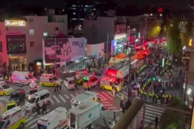 দক্ষিণ কোরিয়া হ্যালোইন দুর্ঘটনা: অ্যাম্বুলেন্সের লাইন- দেখুন ভিডিও