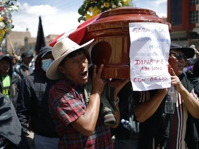 পেরুতে নিহতদের মৃত্যুতে শোক প্রকাশ করেছে পরিবারগুলো