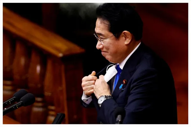 সমকামী দম্পতিকে তিরস্কার করলেন জাপানের প্রধানমন্ত্রী