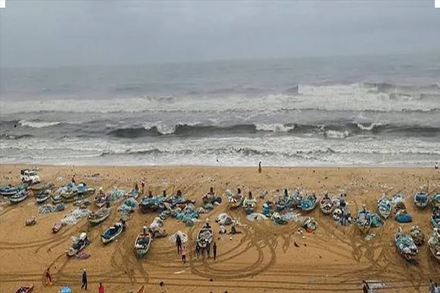 দুর্বল হচ্ছে ঘূর্ণিঝড়