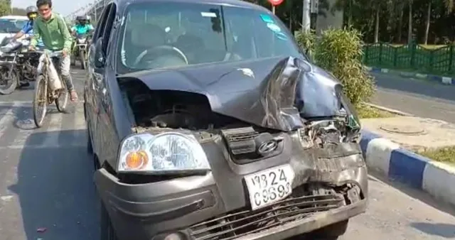 নিউ টাউনের ইকো পার্কের সামনে দুর্ঘটনা