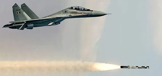 ব্রহ্মোস ক্ষেপণাস্ত্রের লাইভ ফায়ারিং করল ইন্ডিয়ান এয়ার ফোর্স