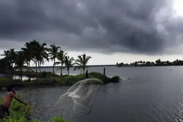 আগামী সপ্তাহে ভারী বৃষ্টির পূর্বাভাস, জারি কমলা সতর্কতা