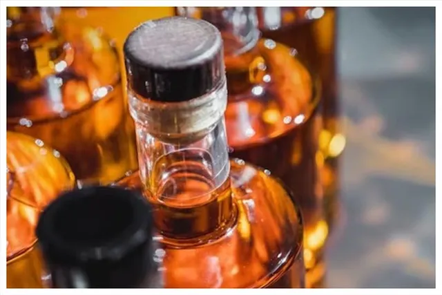 আরও দামী হচ্ছে মদ, যুক্ত হচ্ছে নতুন ট্যাক্স