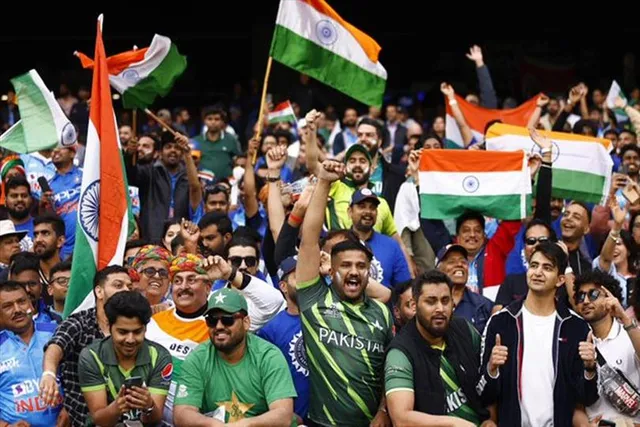 ৬ উইকেট হারাল পাকিস্তান