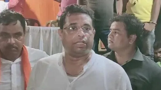 ইস্তফা দিলেন সৌমিত্র খাঁ