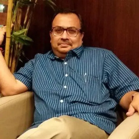 এবারে কুণালের কটাক্ষের তীর সব্যসাচীর দিকে