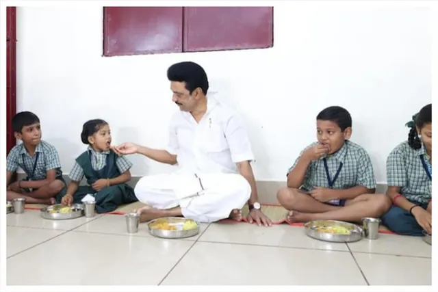 শিক্ষার্থীদের জন্য বিনামূল্যে প্রাতঃরাশ প্রকল্পের উদ্বোধন করলেন স্ট্যালিন