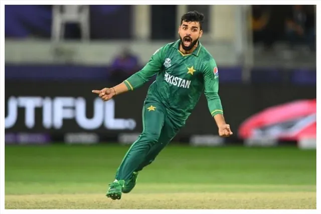 ব্যাটে-বলে চমক দিয়েছেন শাদাব