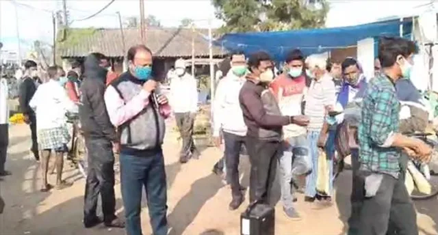 কোভিড ১৯, মাইক হাতে পায়ে হেঁটে প্রচারে তৃণমূল বিধায়ক