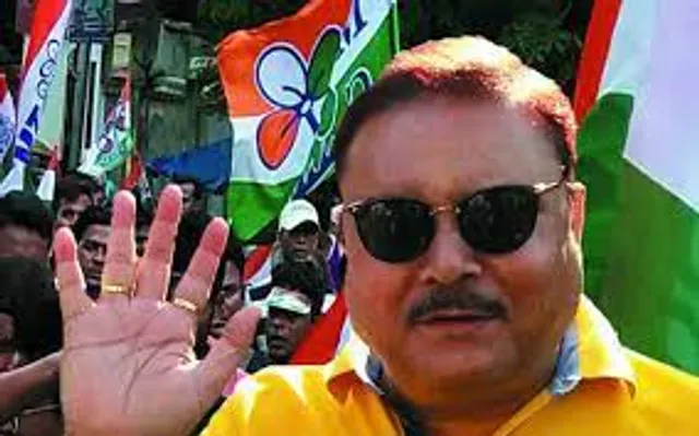 পেট্রোপণ্যের মূল্যবৃদ্ধিতে অভিনব প্রতিবাদ মদন মিত্রের