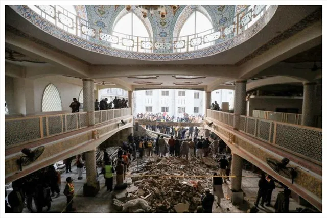 পাকিস্তানে মসজিদে বিস্ফোরণে নিহতের সংখ্যা বেড়ে ৯০