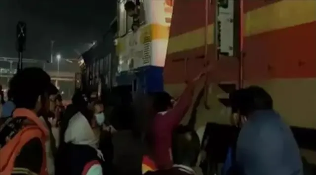 আবারও লাইনচ্যুত বিকানির-গুয়াহাটি এক্সপ্রেসের ইঞ্জিন