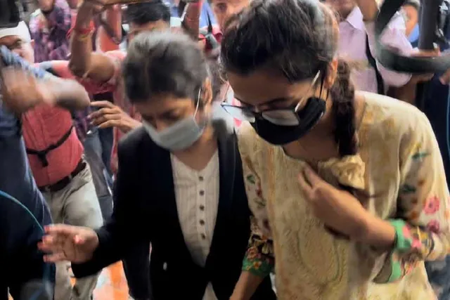 মেনকা গম্ভীরের মামলায় হলফনামা তলব হাইকোর্টের