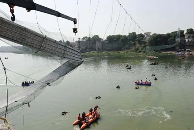 মোরবি ব্রিজ দুর্ঘটনাঃ মৃতদের পরিবারকে ১০ লাখ টাকা ক্ষতিপূরণের নির্দেশ ওরেভা গ্রুপকে