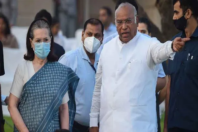 দলের  সভাপতি নির্বাচন নিয়ে গান্ধী পরিবার নিরপেক্ষঃ মল্লিকার্জুন খাড়গে