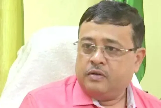 পথ দুর্ঘটনায় আহত দিব্যেন্দু অধিকারী