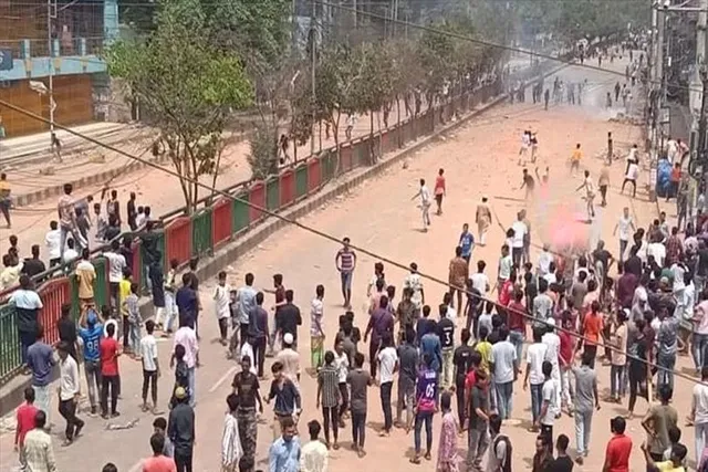 ব্যবসায়ী-পড়ুয়া সংঘর্ষে রণক্ষেত্র নিউ মার্কেট, ঝড়ল রক্ত, গ্রেফতার একাধিক