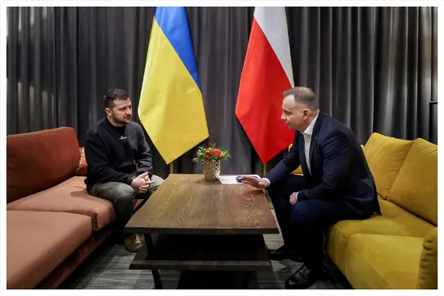 সামরিক সমর্থন নিয়ে পোল্যান্ডের প্রধানমন্ত্রীর সঙ্গে আলোচনা করেন  জেলেনস্কি