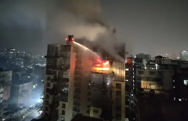 বাংলাদেশের গুলশান ভবনে আগুন