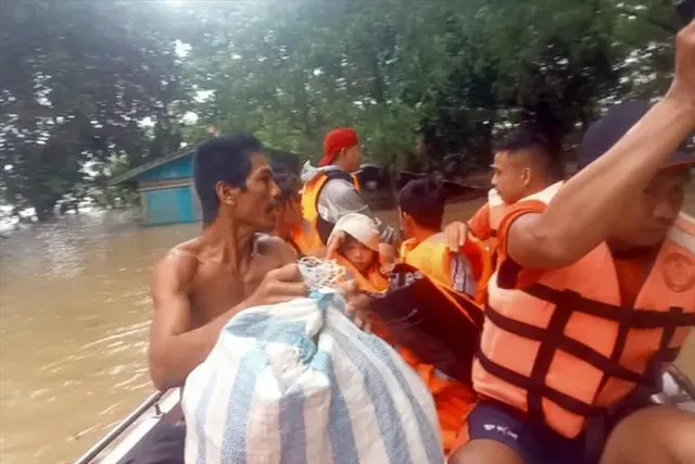 ফিলিপাইনে প্রাকৃতিক দুর্যোগের বলি কমপক্ষে ১৩ জন