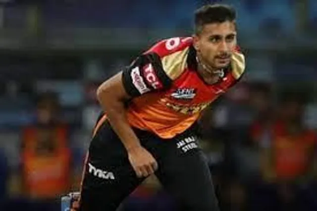 আইপিএল-এর দ্রুততম বল করলেন উমরান; সামলালেন কে?