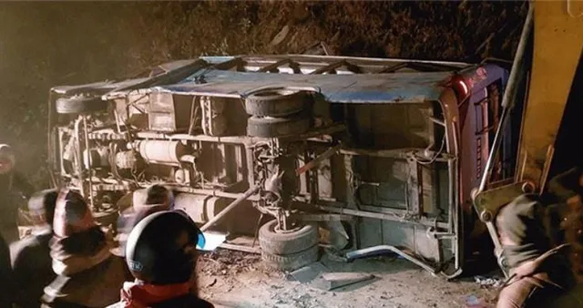 নেপালে সড়ক দুর্ঘটনায় নিহত কমপক্ষে ১৭