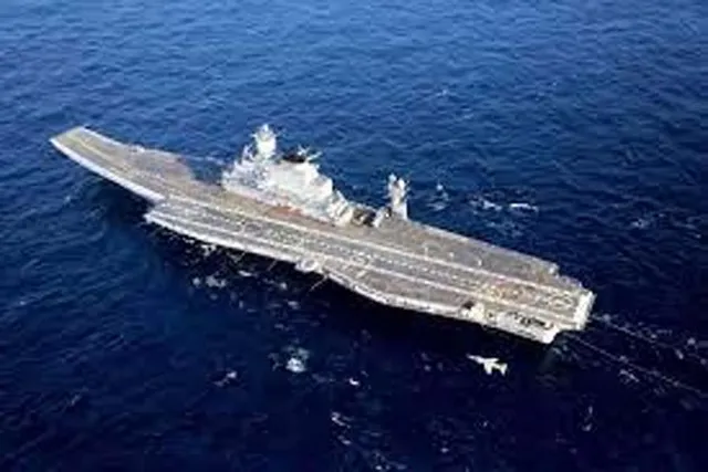 ভারতীয় নৌবাহিনীর জাহাজে ভয়াবহ আগুন