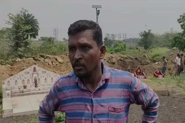 শ্মশান ঘাট ঘিরে বিক্ষোভ, গ্রামের মানুষকে না জানিয়েই চলছে কাজ- শুনুন স্থানীয়ের অভিযোগ