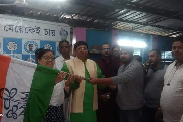 তৃণমূলে যোগ দিলেন গেরুয়া শিবিরের ৩০ জন